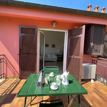 Breathtaking View, Terrace And Parking Apartment Alassio