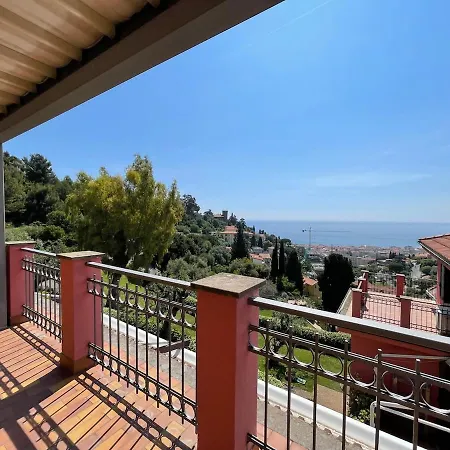 Apartment Breathtaking View, Terrace And Parking Alassio